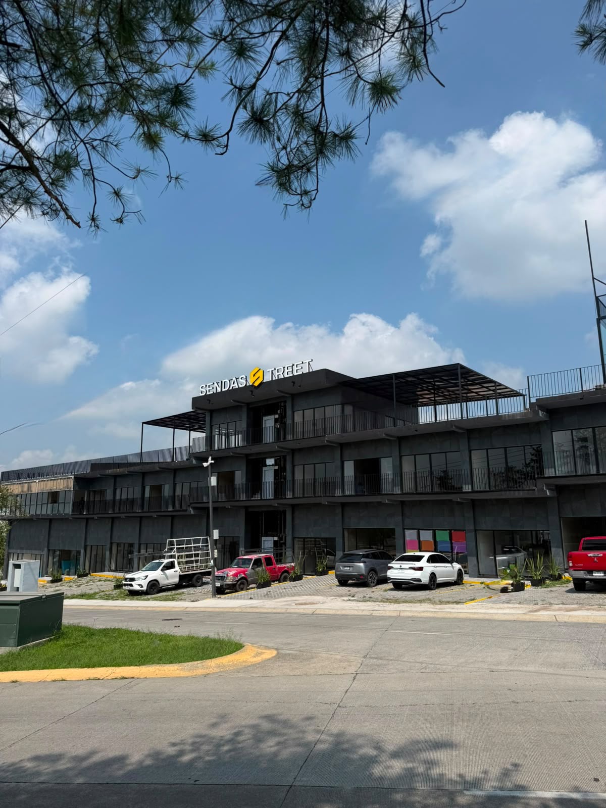 Miniatura 2 de VENTA de Locales Comerciales Plaza Sendas Street